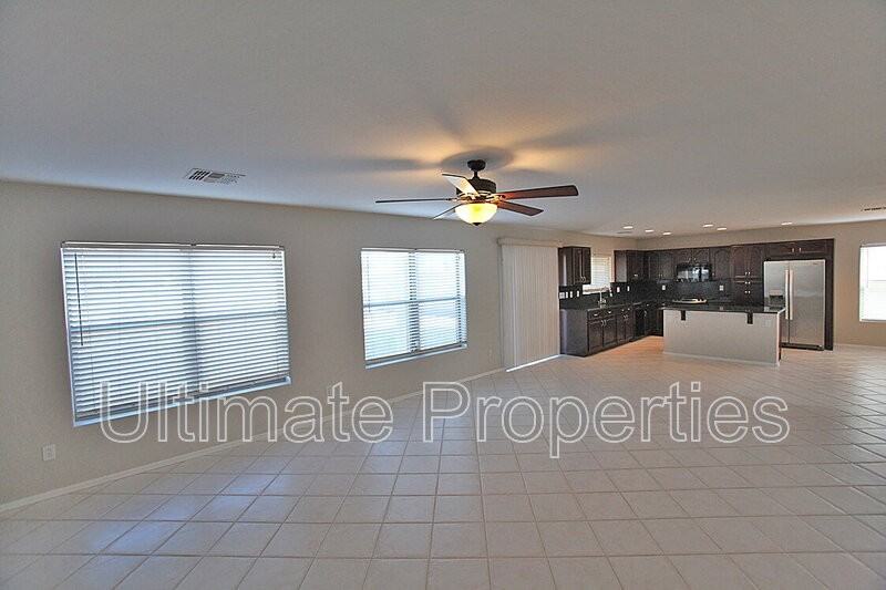 11770 W Apache St - Photo 6 of 21