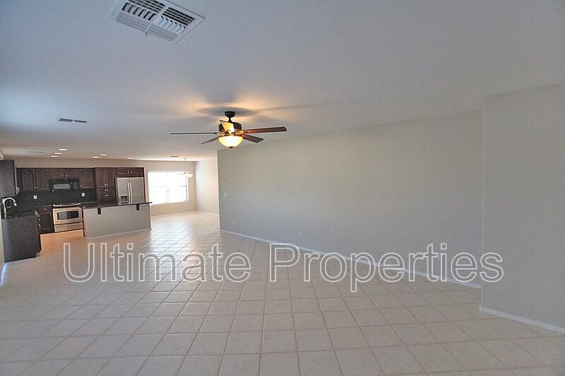 11770 W Apache St - Photo 7 of 21