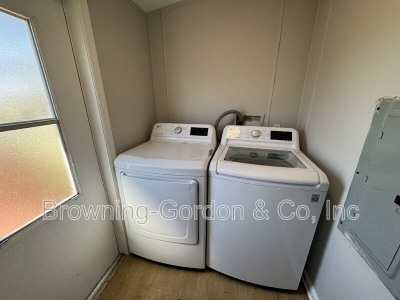 3026 Hillside Rd - Photo 6 of 15