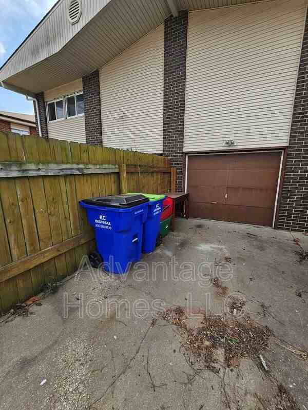 9307 W 83rd St - Photo 2 of 35