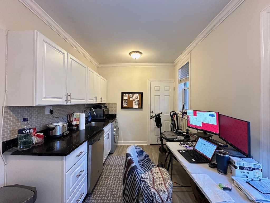 ROSCOE + BROADWAY #1N - Photo 4 of 21