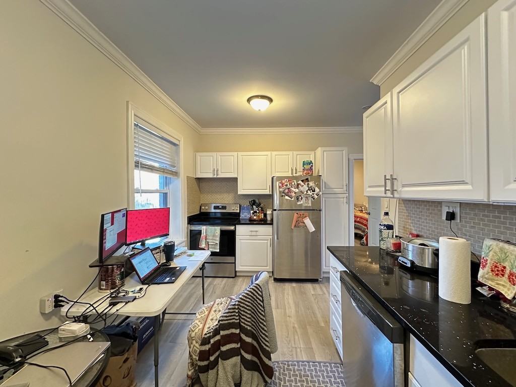 ROSCOE + BROADWAY #1N - Photo 6 of 21