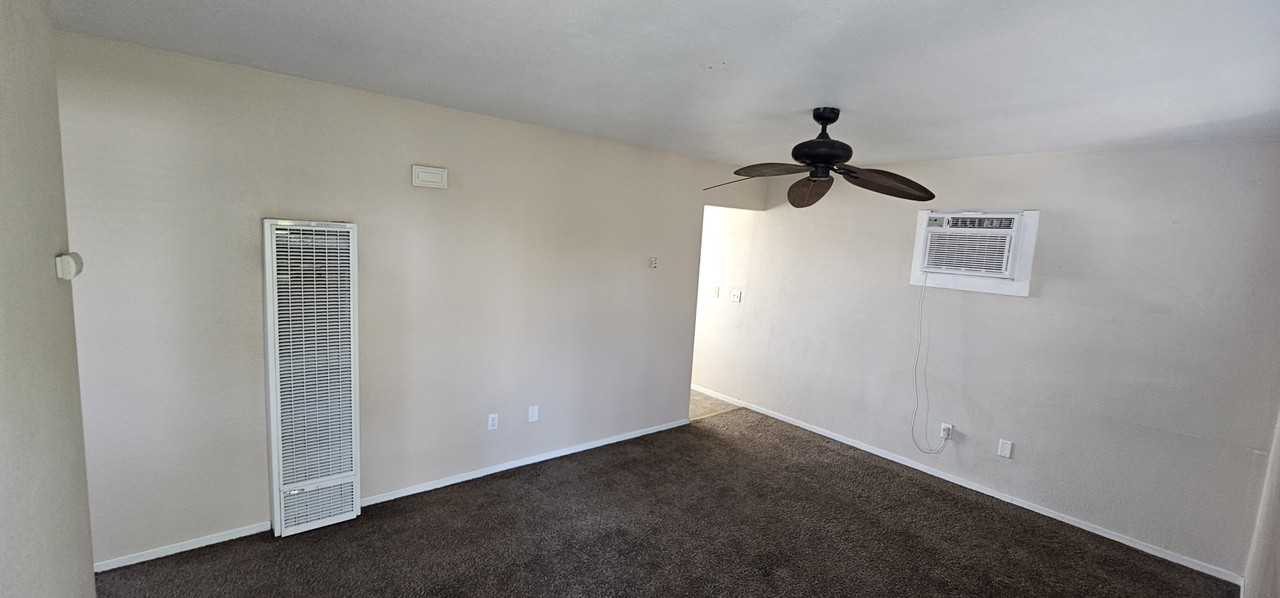 1147 W Mill St - Photo 2 of 11