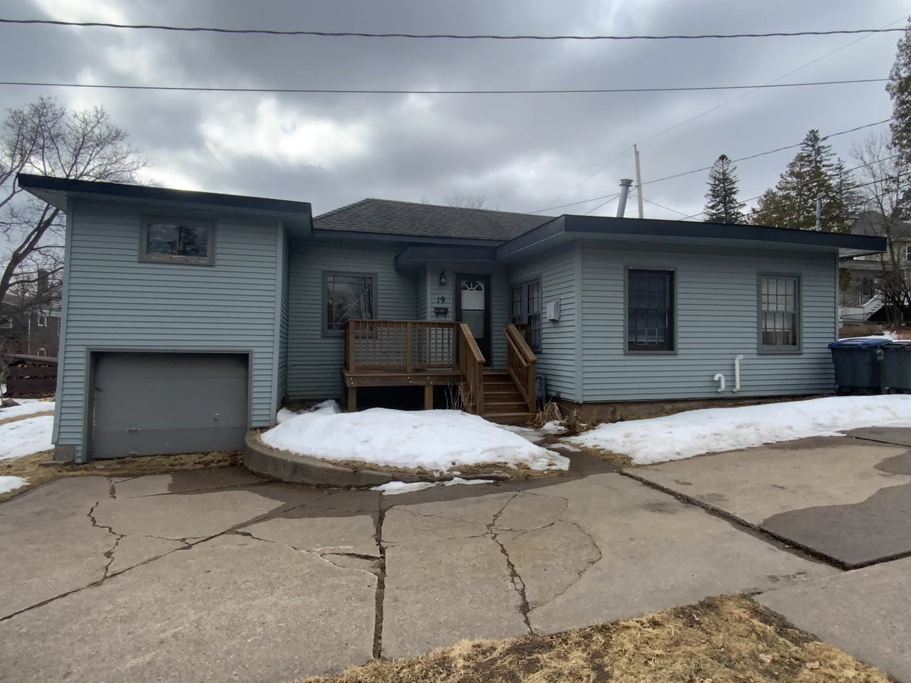 19 N Hawthorne Rd - Photo 3 of 16