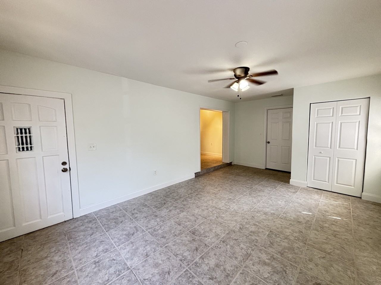 10113 N 10th St - Photo 4 of 21