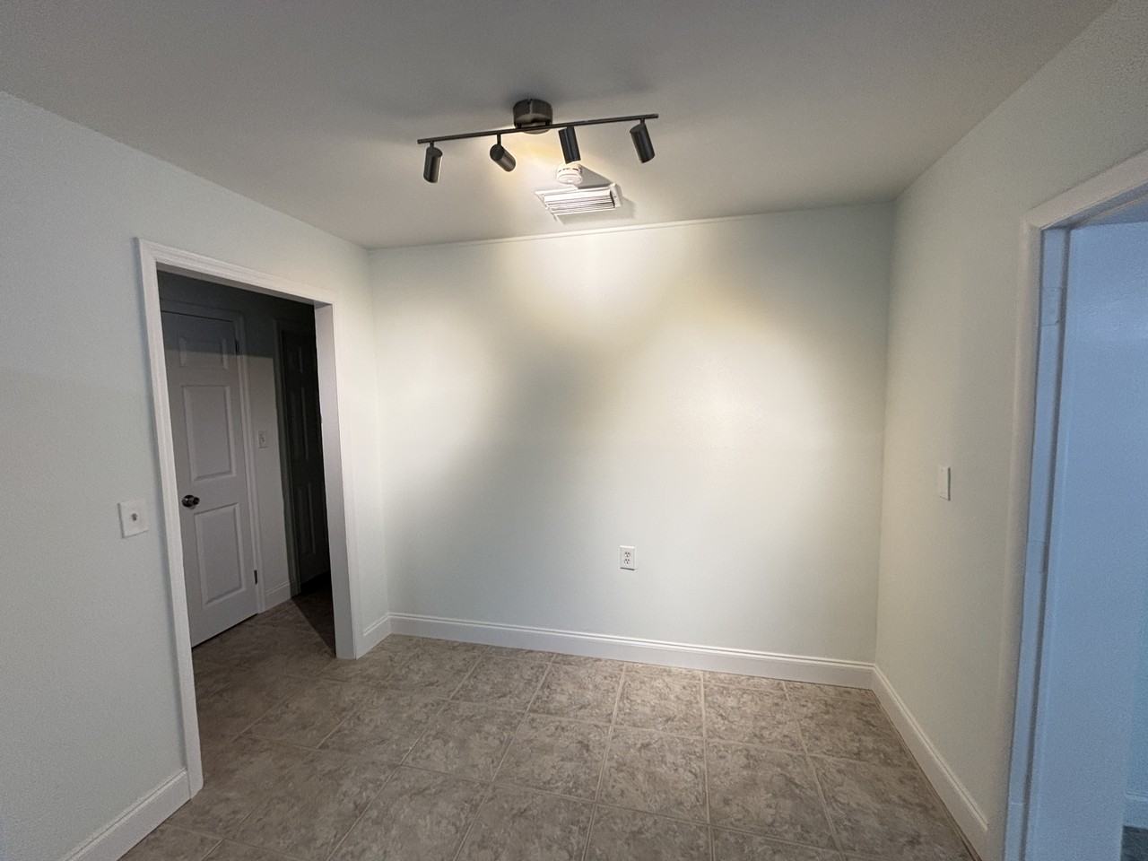 10113 N 10th St - Photo 6 of 21