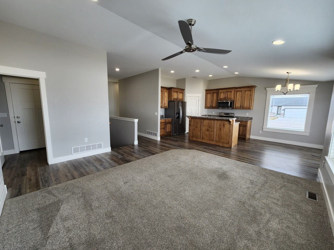 4399 E Hensley Dr - Photo 3 of 15
