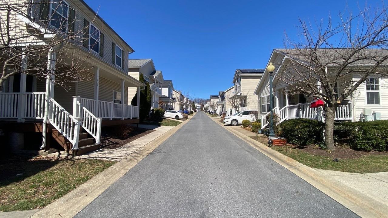 7642 Bluff Point Ln - Photo 3 of 22