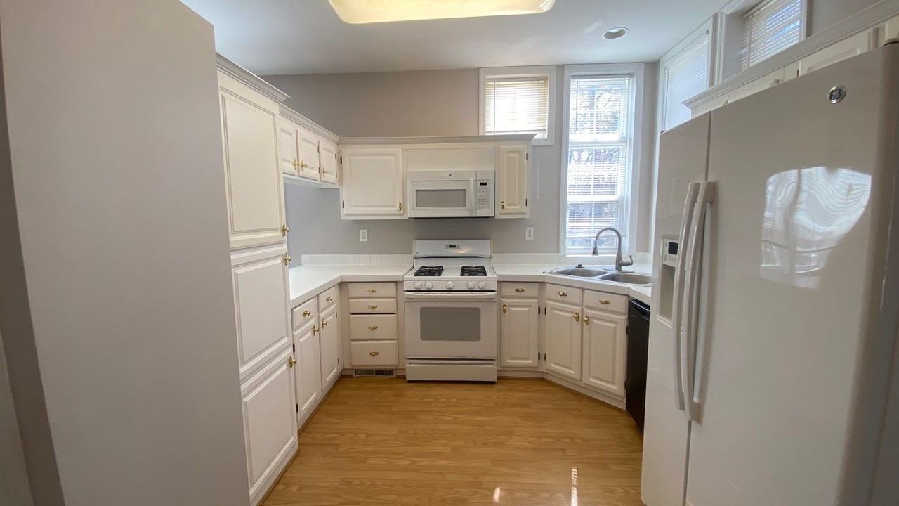 7642 Bluff Point Ln - Photo 5 of 22