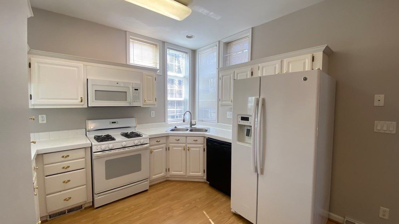 7642 Bluff Point Ln - Photo 6 of 22