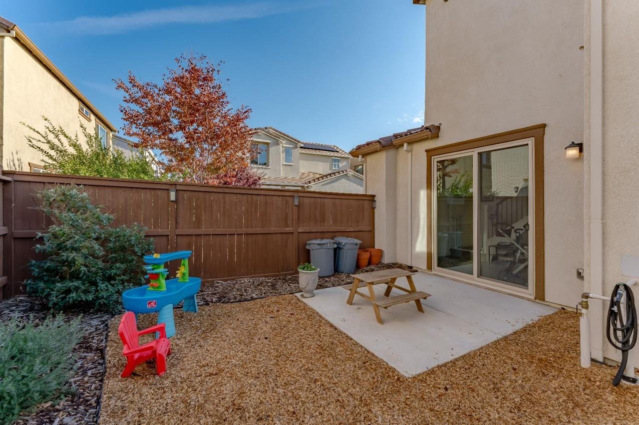 3815 Po River Way - Photo 3 of 33