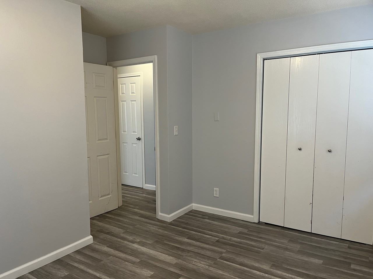 404 E Madison St - Photo 2 of 5