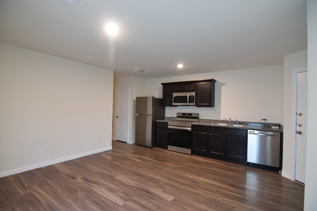 1801 Stewart St - Photo 4 of 19