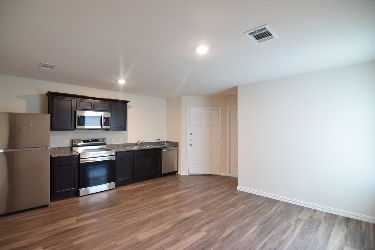 1801 Stewart St - Photo 5 of 19