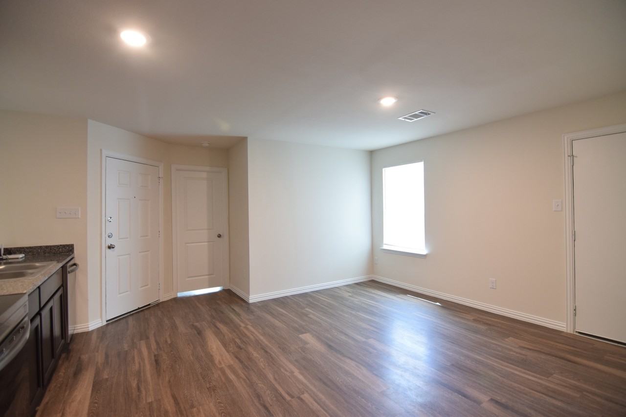 1801 Stewart St - Photo 6 of 19