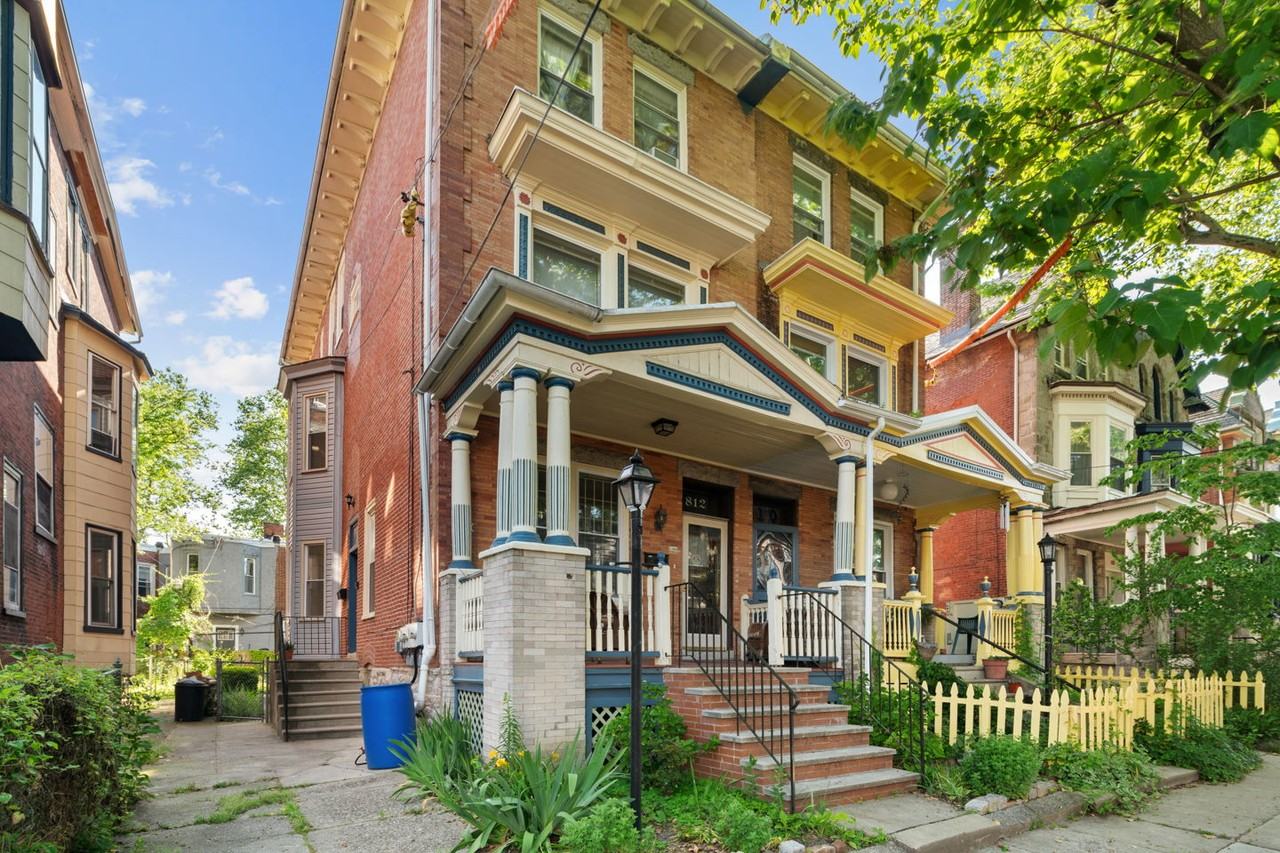812 S Saint Bernard St #B - Photo 2 of 10