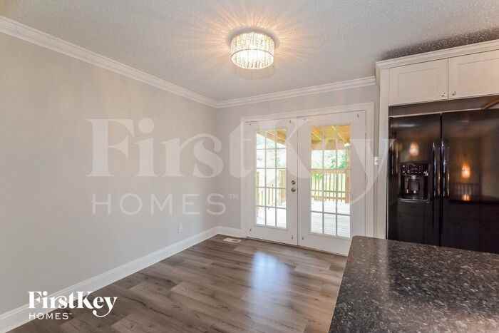 4118 Wenzel Ln - Photo 3 of 15