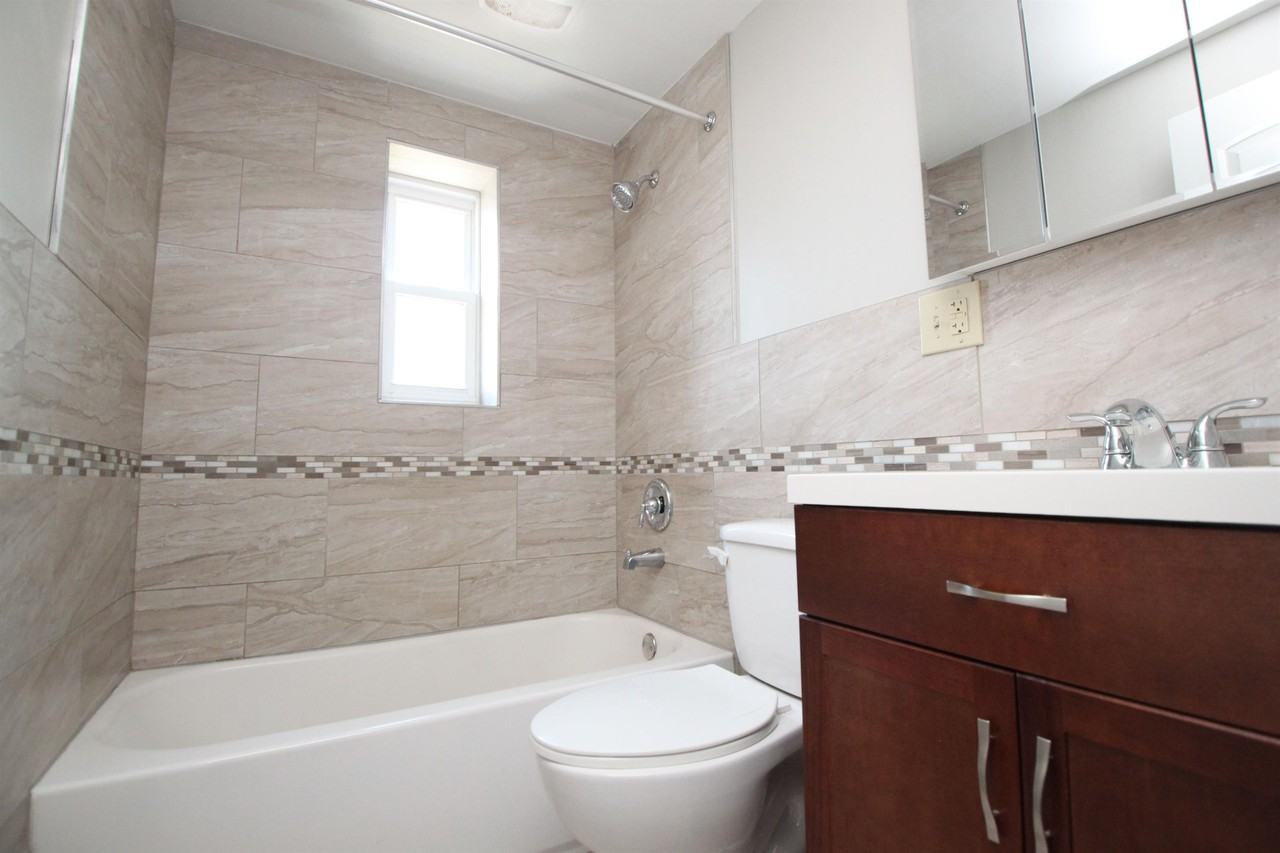 SUMNER PLACE -- 112 - Photo 4 of 25