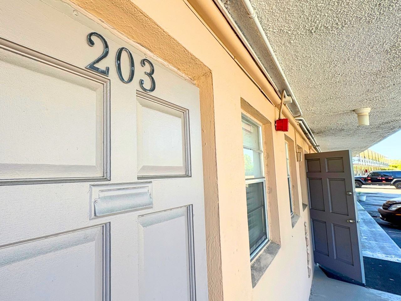 4611 South Congress Avenue - Photo 3 of 50