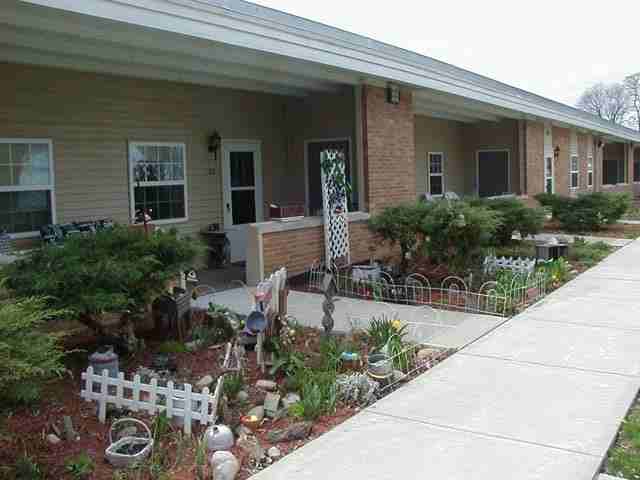 Highland Manor - Photo 3 of 3