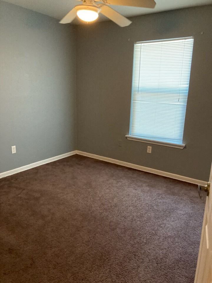 Elmwood Apts - Photo 4 of 5