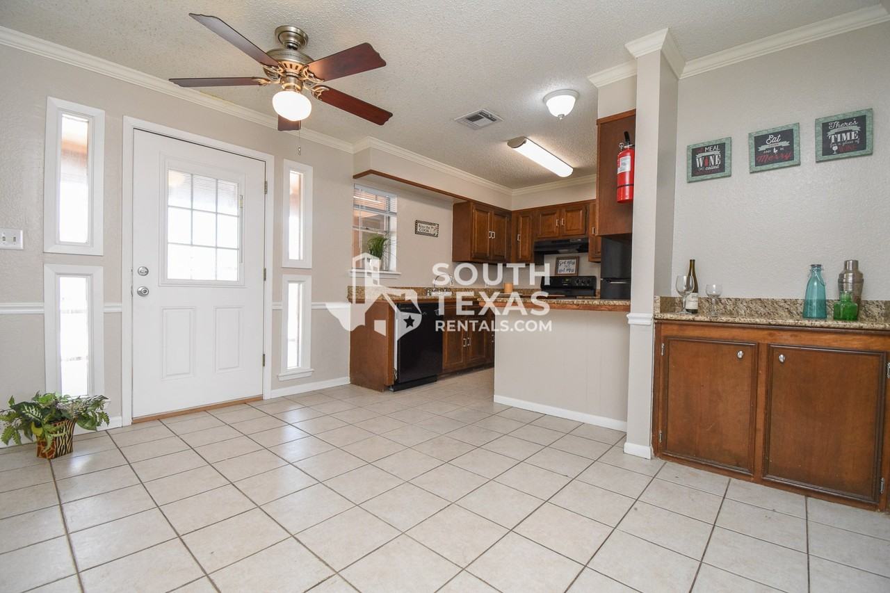 102 Palmwood Eightplex - Photo 2 of 14