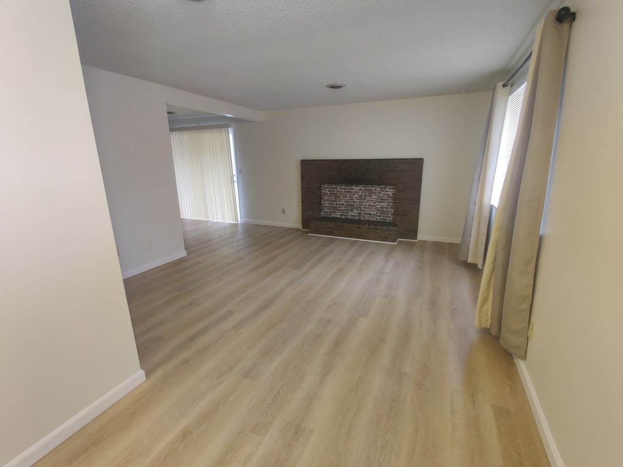 355 S 11th East St - Photo 3 of 15