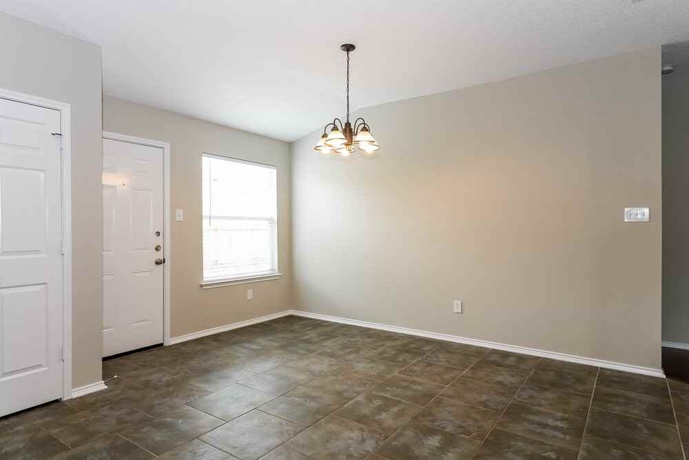 8024 Sartain Dr - Photo 4 of 17