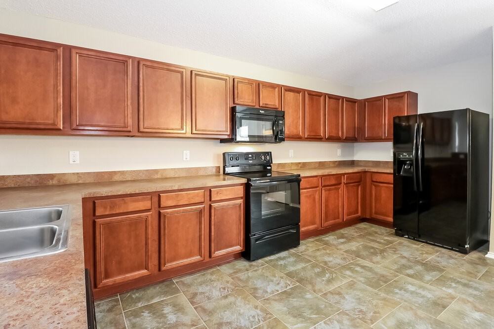 8024 Sartain Dr - Photo 6 of 17