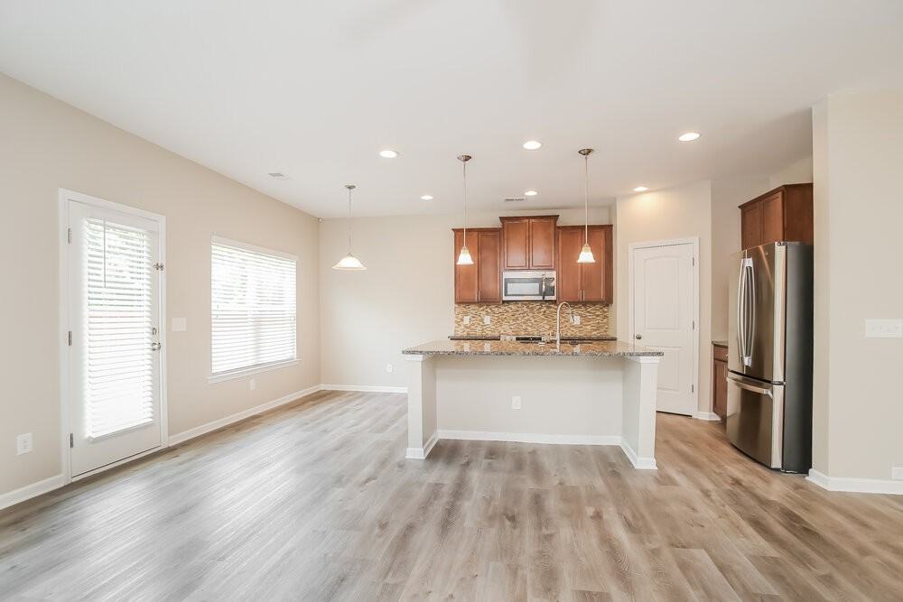 194 Renford Rd - Photo 5 of 17