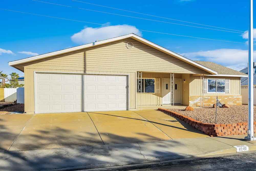 8240 Stapleton Ave - Photo 3 of 16