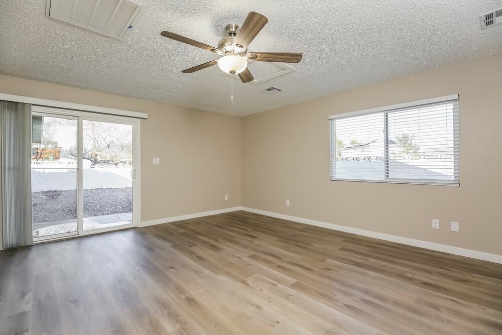 8240 Stapleton Ave - Photo 4 of 16