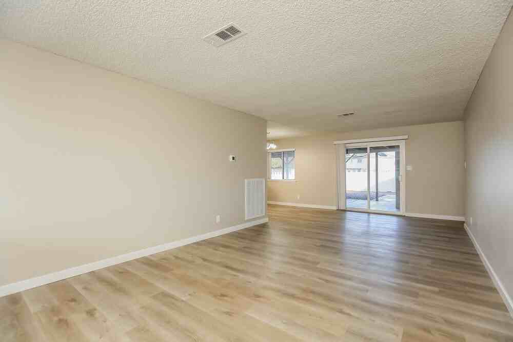 8240 Stapleton Ave - Photo 5 of 16