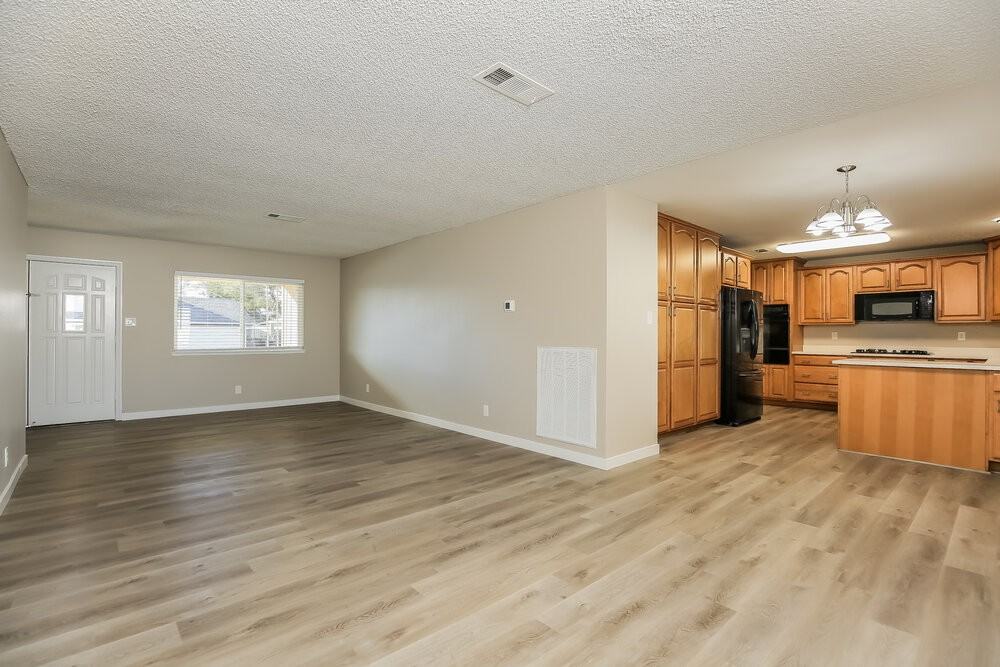 8240 Stapleton Ave - Photo 6 of 16