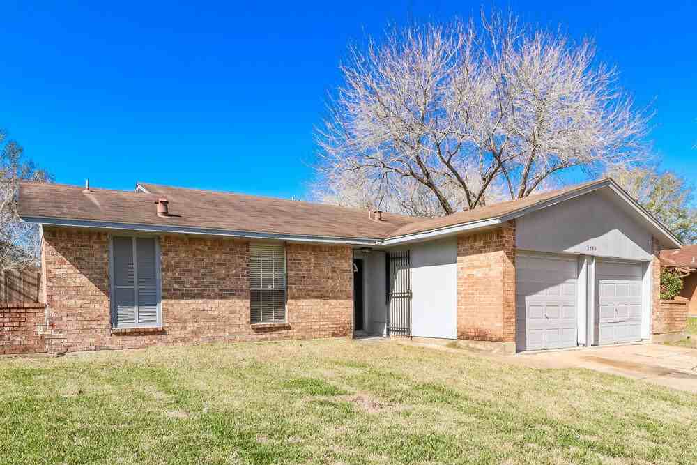 15910 Blueridge Rd - Photo 3 of 16