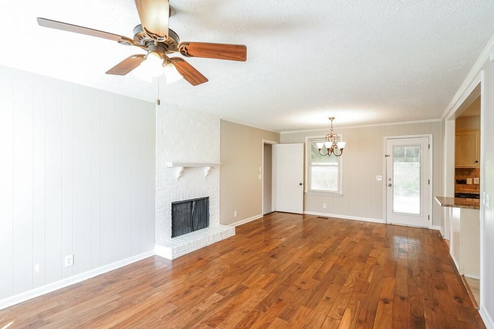 142 Creekwood Ln - Photo 3 of 16