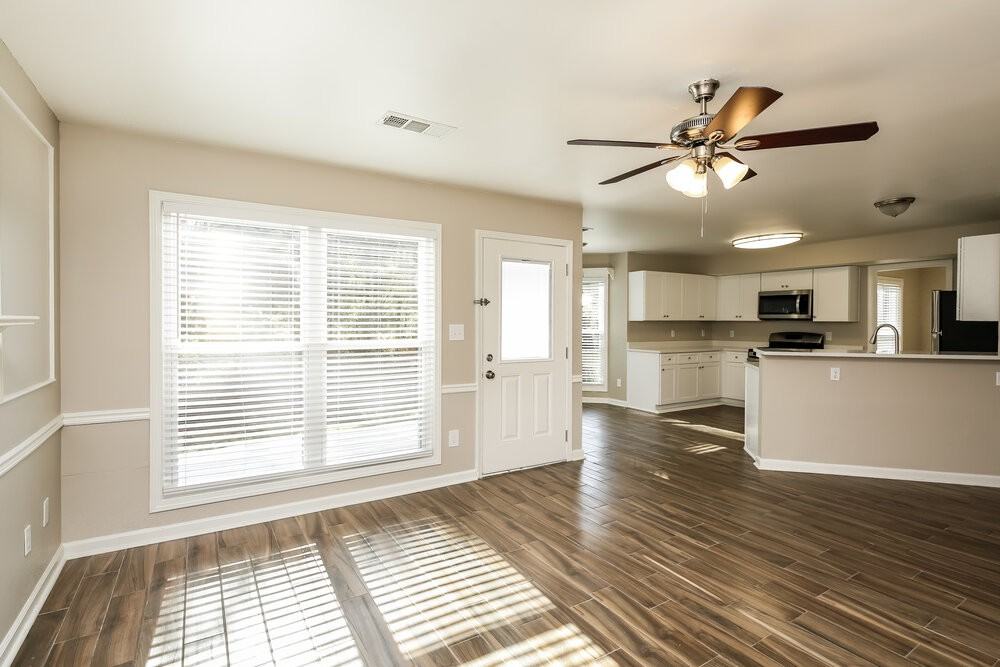 655 Suwanee Lakes Cir - Photo 5 of 17