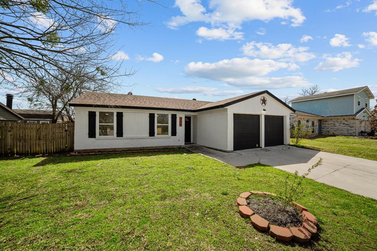 110 Lorie St - Photo 2 of 11