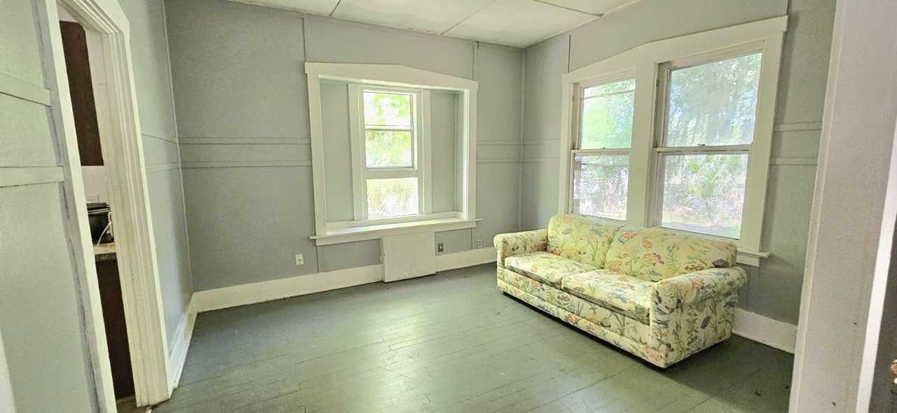 401 S 2nd St - Photo 4 of 6