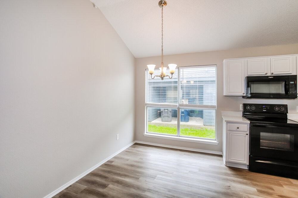 10529 Flamewood Dr - Photo 6 of 16