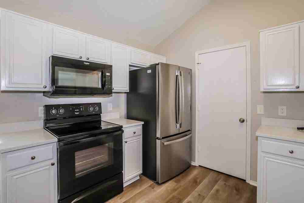 10529 Flamewood Dr - Photo 7 of 16