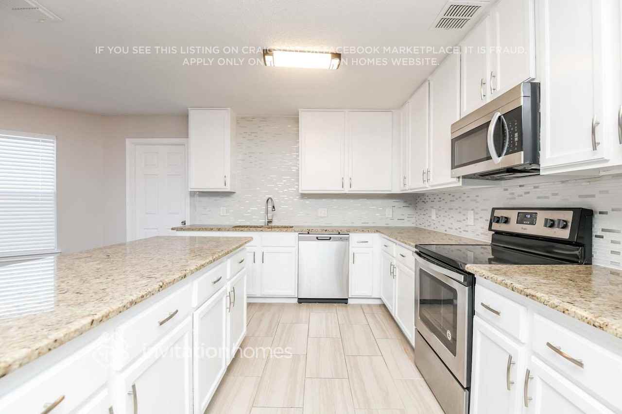 4251 Cave Cove Ct - Photo 5 of 17