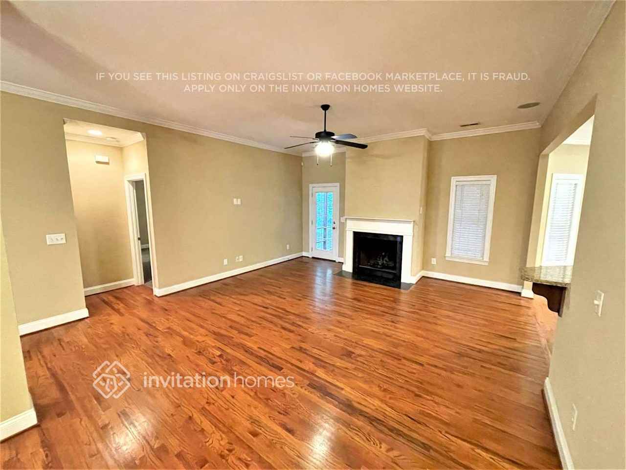 4020 Saint Andrews Ct - Photo 3 of 21