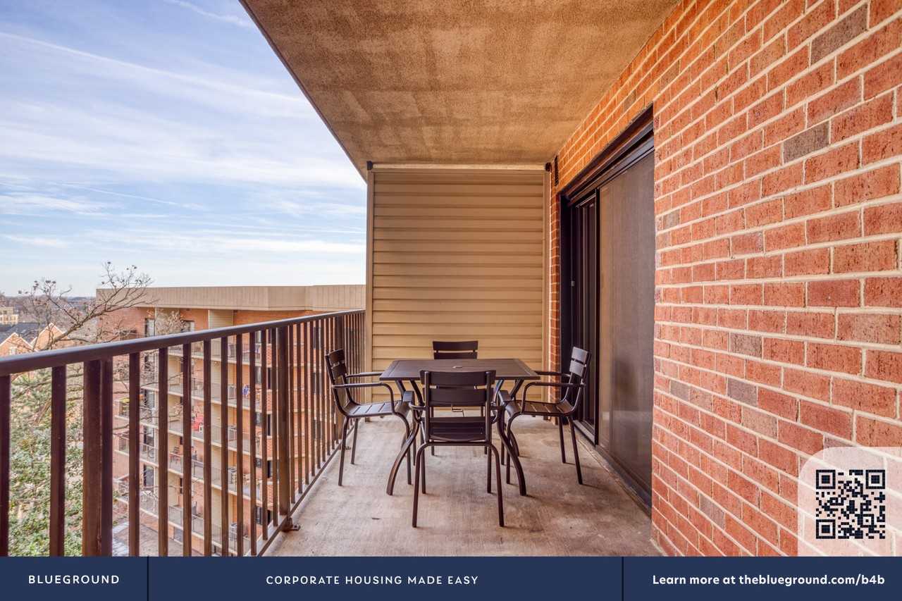 2500 Clarendon Boulevard - Photo 6 of 39