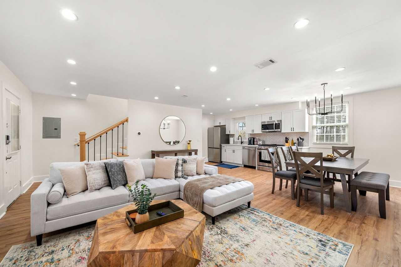 659 S Peachtree St #1019258P - Photo 2 of 23