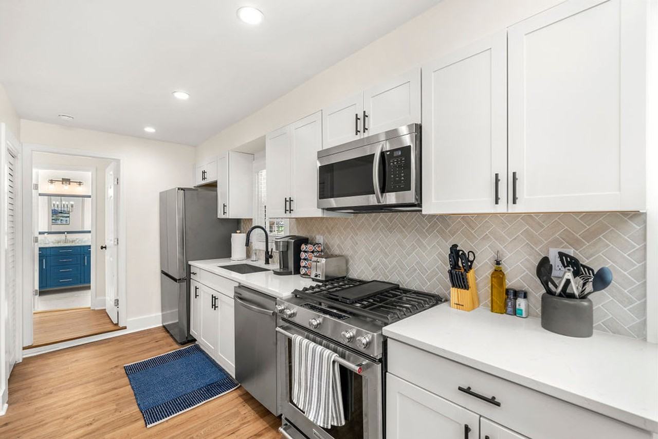 659 S Peachtree St #1019258P - Photo 3 of 23