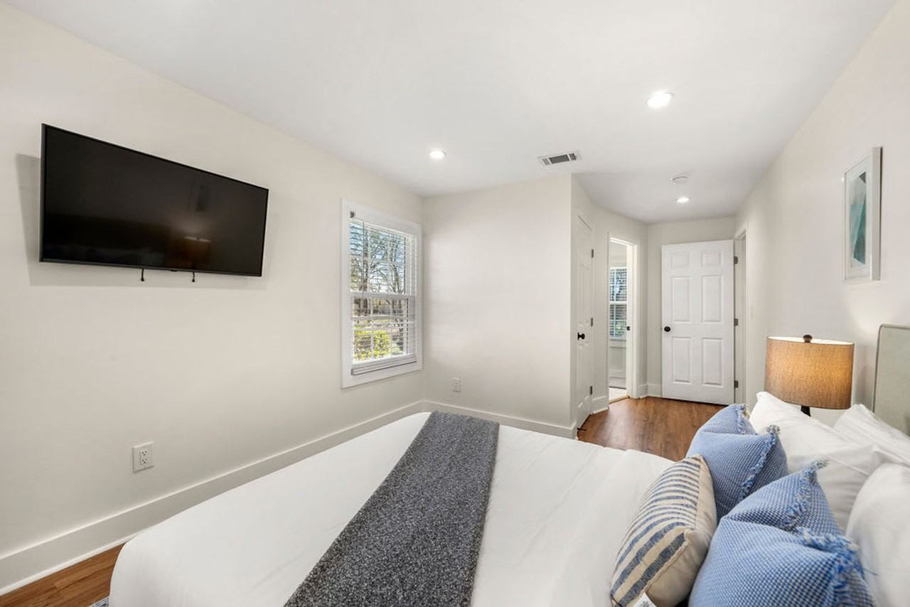 659 S Peachtree St #1019258P - Photo 5 of 23