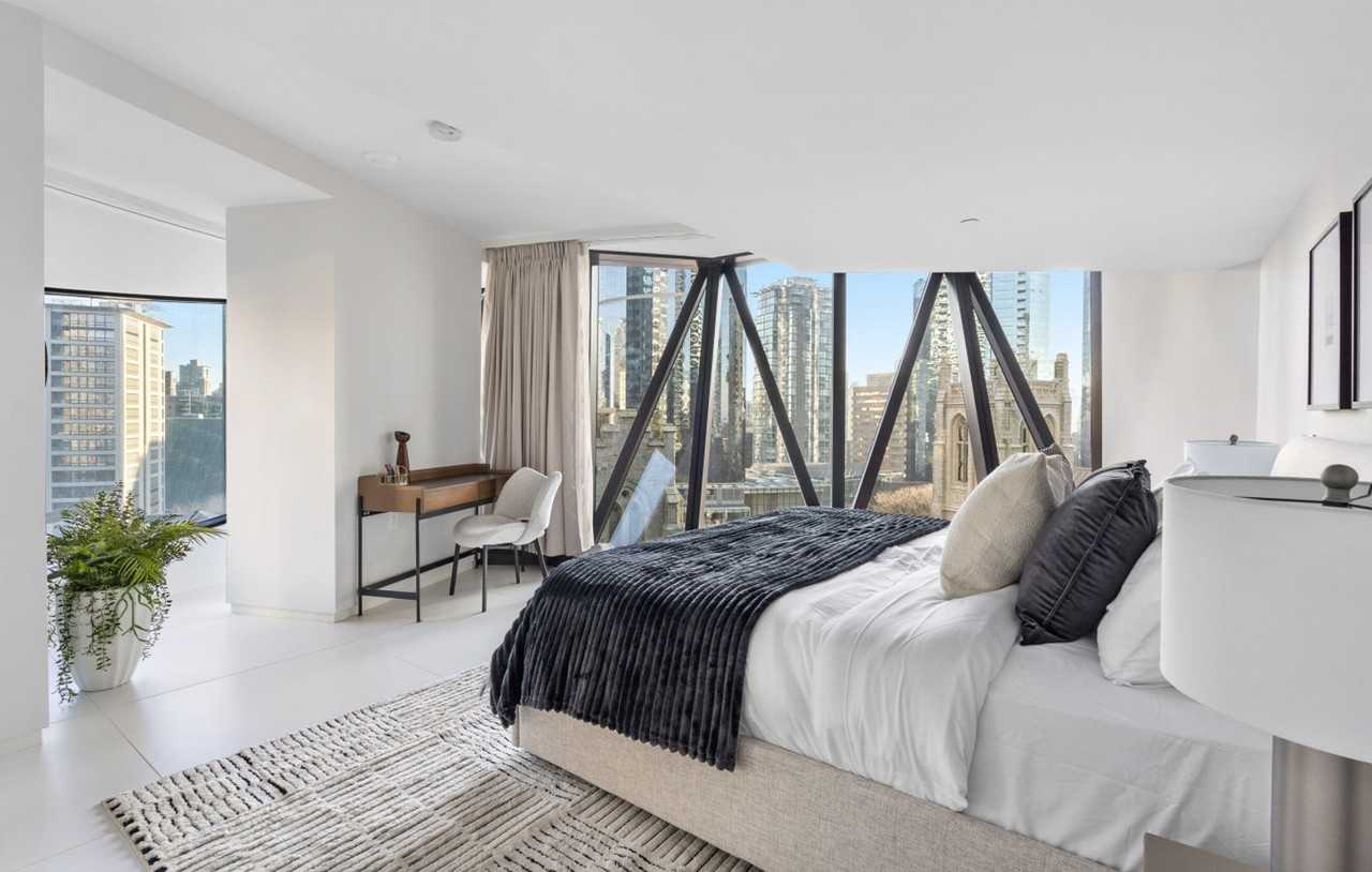 1033 Nelson St #1051945P - Photo 3 of 28