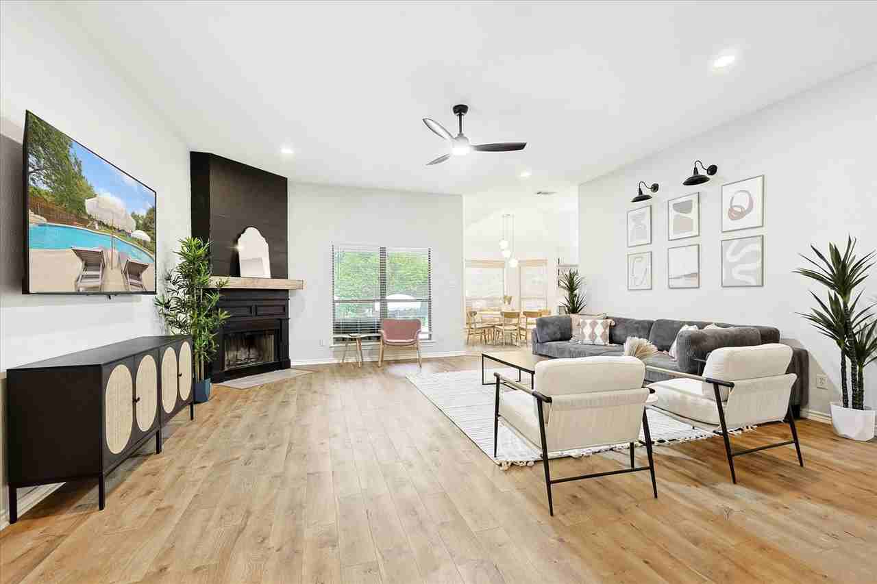 111 Creekview Dr W #1056457P - Photo 3 of 50