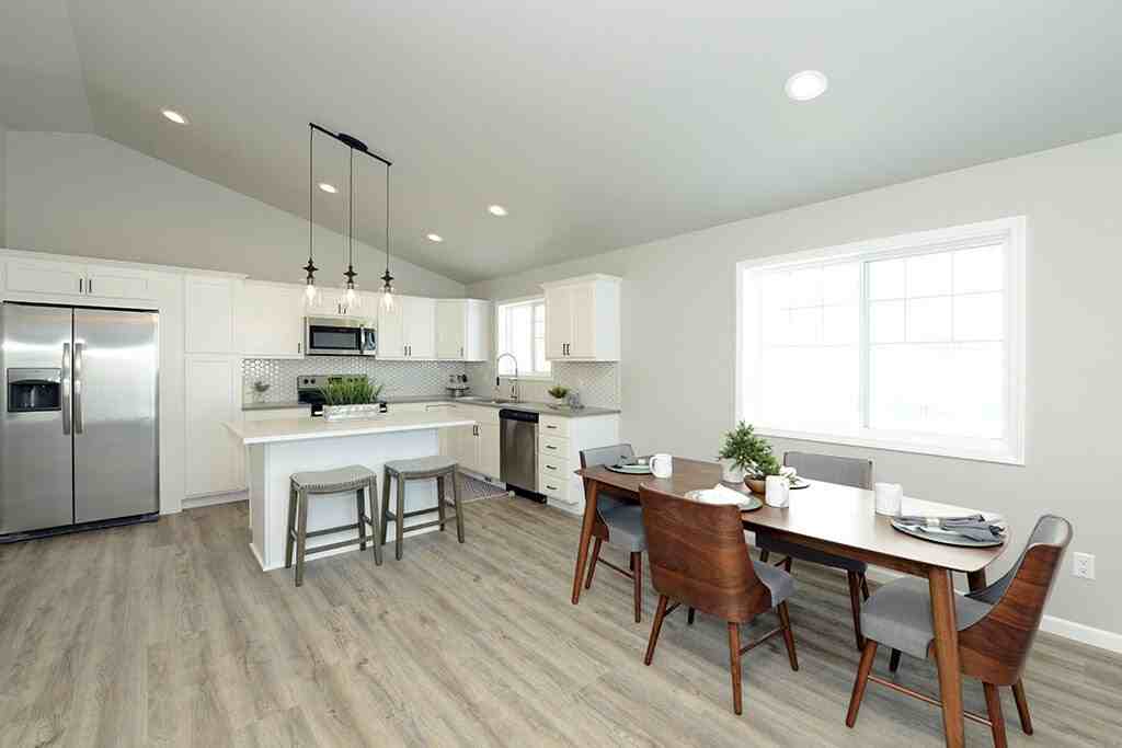 1702 18th St N - Photo 2 of 10